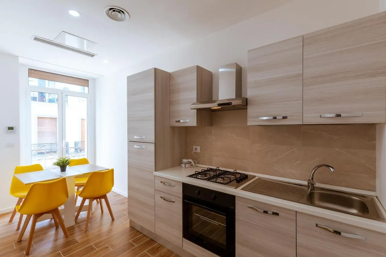 Appart hôtel Central House - Apartments In Naples